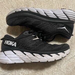 HOKA ONE ONE Gaviota 4 Size 9 Black and White EUC